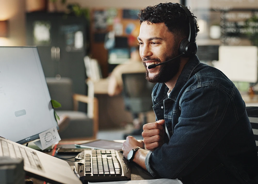 Smiling customer support professional wearing a headset, symbolizing the personalized and efficient services provided by third-party Microsoft support like US Cloud.